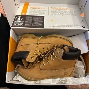 New in Box Junior Timberland Classic 6-Inch Waterproof Boot (6.5M)